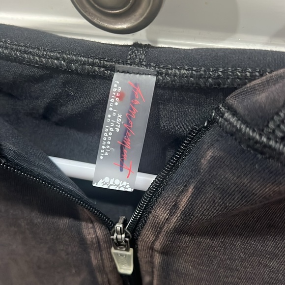 FP Movement Hot Shot Hooded Skortsie XS Washed Black - Picture 2 of 5